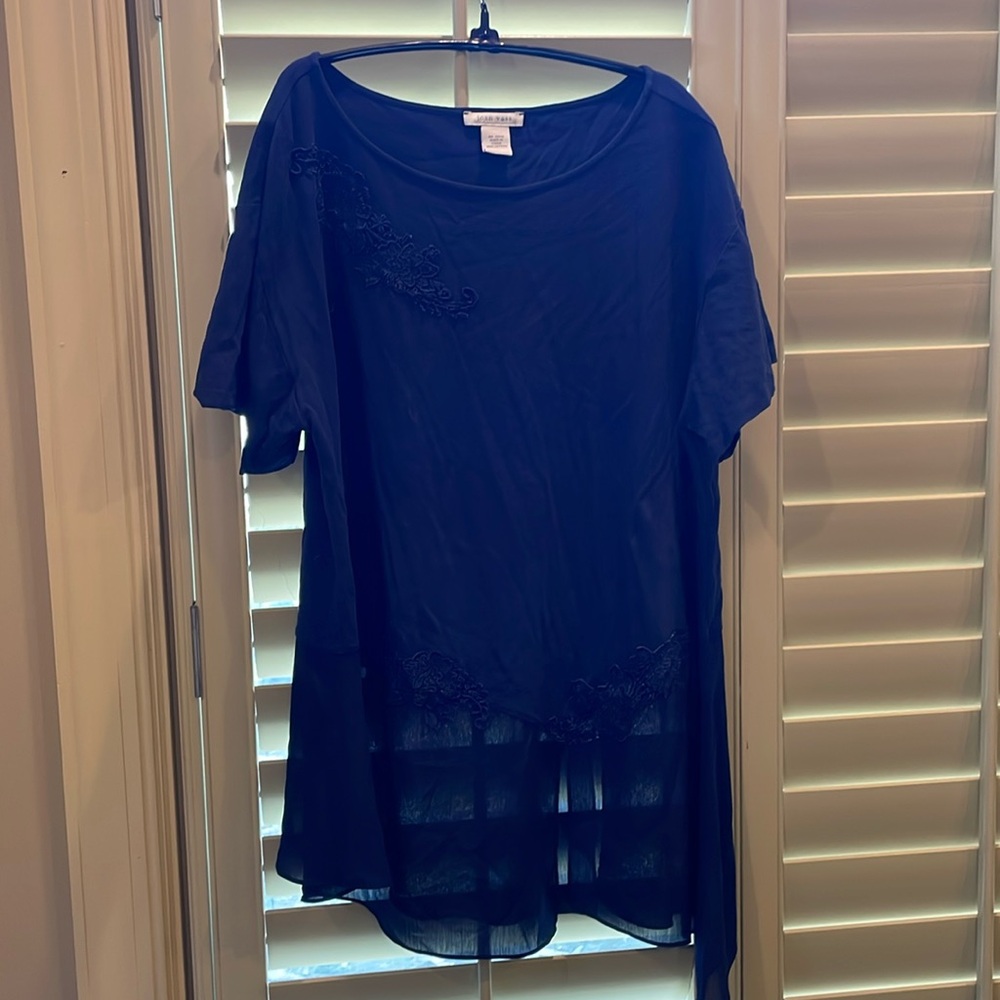 Joan Vass short-sleeved shirt with silk bottom. Navy blue. Size 1X.